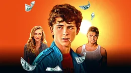 Daniel (Timoth&eacute;e Chalamet, Mitte) erlebt mit McKayla (Maika Monroe, li.) und Hunter (Alex Roe, re.) einen Sommer im Adrenalin-Modus.