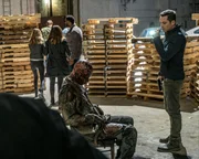 Jay Halstead (Jesse Lee Soffer, r.)