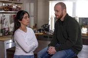 Tobias (Patrick M&uuml;ller) und Esma (&Ouml;zge Delioglan) sind ern&uuml;chtert, als ihre Gruppenkost&uuml;midee komplett nach hinten losgeht.