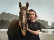 Issie (Macey Chipping) und das Wildpferd Blaze haben eine besondere, mystische Verbindung zu einander. Issie (Macey Chipping) und das Wildpferd Blaze haben eine besondere, mystische Verbindung zu einander.
