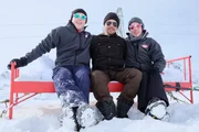 Die Jungs Kenneth und Leopold stellen sich dem Wettkampf ums bequeme Bett. Sie schlafen draußen im Schnee. Moderator Tommy Scheel stellt vorher noch einige Bedingungen für das Abenteuer auf der Bielerhöhe am Silvretta See in Österreich. Die Jungs Kenneth und Leopold stellen sich dem Wettkampf ums bequeme Bett. Sie schlafen draußen im Schnee. Moderator Tommy Scheel stellt vorher noch einige Bedingungen für das Abenteuer auf der Bielerhöhe am Silvretta See in Österreich.