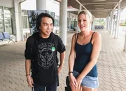Chanti und Sabrina kommen gerade in Pakse in Laos an