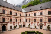 Aufnahme vom Innenhof des Schloss Tratzberg zwischen Jenbach und Schwaz im Inntal