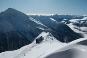 Landschaftsbild mit dem Hannoverhaus auf dem Ankogel