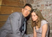 Kommissar Bonhoff (Wolfgang Krewe) findet Heike Busch (Ellen Salvo Gonzalez) auf dem alten Fabrikgel&auml;nde, wo sie gefangen gehalten wurde.