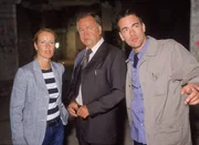 Eine Frau wird in einem verlassenen Haus, das kurz vor der Sprengung steht, erstochen aufgefunden. (v.l.) Staatsanw&auml;ltin Glaser (Britta Schmeling), Kommissar Kehler (Wolfgang Bathke) und Kommissar Bonhoff (Wolfgang Krewe) versuchen sich ein Bild von dem Tathergang zu machen.