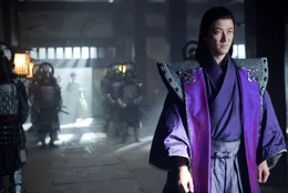 Der grausame Lord Kira (Tadanobu Asano) bringt seinen Rivalen Lord Asano auf heimt&uuml;ckische Weise dazu, rituellen Selbstmord zu begehen und sorgt au&szlig;erdem daf&uuml;r, dass dessen Samurai-Krieger ihre Stellung bei Hofe verlieren. Einen Umstand den die Krieger nicht auf sich sitzen lassen - sie schw&ouml;ren Rache ...