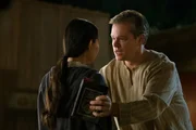 Ngoc Lan Tran (Hong Chau, l.); Paul Safranek (Matt Damon, r.)