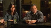 Audrey Safranek (Kristen Wiig, l.); Paul Safranek (Matt Damon, r.)