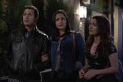 (v.l.n.r.) Jake Peralta (Andy Samberg); Amy Santiago (Melissa Fumero); Kate (Nasim Pedrad)