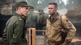 Wardaddy (Brad Pitt, re.) bekommt neue Befehle von Lieutenant Parker (Xavier Samuel)