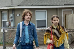 Finney (Mason Thames, l.); Gwen (Madeleine McGraw, r.)