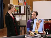 Sheldon (Jim Parsons, r.) schafft es erneut, Penny (Kaley Cuoco, l.) an den Rand der Verzweiflung zu bringen ...
