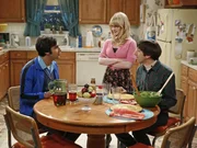 M&uuml;ssen alle endlich etwas gegen ihre Probleme tun, statt immer nur zu jammern: Raj (Kunal Nayyar, l.), Bernadette (Melissa Rauch, M.) und Howard (Simon Helberg, r.) ...