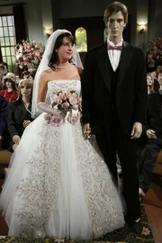 Als Michelle von Charlies Stalkerin Rose (Melanie Lynskey, l.) erf&auml;hrt, ist sie entsetzt dar&uuml;ber und macht schlie&szlig;lich Schluss. Rose aber scheint mittlerweile jemanden gefunden zu haben und ist verlobt. Doch das kann Charlie nicht glauben und geht der Sache auf den Grund ...