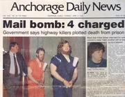 Raymond Cheely (2.v.r.) und Doug Gustafson (2.v.l.), zwei Insassen, die wegen desselben Verbrechens im Alaska Department of Corrections inhaftiert waren, konnten sich an ihrem ehemaligen Freund und einem wichtigen Zeugen in ihrem Fall r&auml;chen, indem sie erfolgreich eine Postbombe zu seinem Haus schickten, die schlie&szlig;lich seinen Vater t&ouml;tete und schwer verletzte seine Mutter.