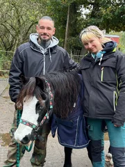 Der Pferdeschutzhof "Seelengef&auml;hrten" erh&auml;lt Unterst&uuml;tzung von Ralf Seeger und den Harten Hunden.