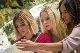 (v.l.n.r.) Melanie Cole (Lucy Hale); Sloane Maddison (Portia Doubleday); Gwen Olsen (Maggie Q)