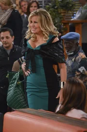 Sophie Kachinsky (Jennifer Coolidge)