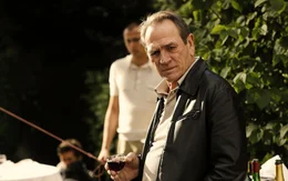 Robert Stansfield (Tommy Lee Jones).