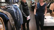 Kandidatin Stefanie (r.) und Shoppingbegleitung Christina.