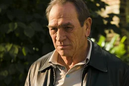 Robert Stansfield (Tommy Lee Jones).