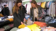 Kandidatin Ellice (l.) und Shoppingbegleitung Regina.