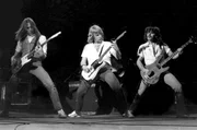 &Uuml;ber 20 Top-Ten-Alben, 120 Millionen verkaufte Platten, 106 Auftritte bei Top Of The Pops &ndash; das sind nur einige der Superlative, die die Londoner Rockband Status Quo zu einer der erfolgreichsten und langlebigsten des Vereinigten K&ouml;nigreichs machen.