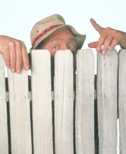 Nachbar Wilson (Earl Hindman) stiehlt Tim an Halloween die Show: Er inszeniert die totale Verw&uuml;stung seines Hauses inklusive der Ermordung seiner eigenen Person...