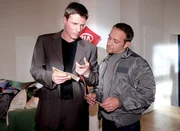 Tom und Semir finden die Flugtickets und haben eine Idee.