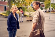 Sarah (Pina K&uuml;hr) besucht Stefan (Hendrik Duryn). Sie hat ihm etwas zu sagen.