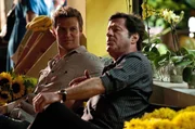 Jim Longworth (Matt Passmore, li.) und Saldivar (Joaquim De Almeida)