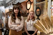 Seitentriebe SRF Serie Staffel 2 Folge 8 Der Laden l&auml;uft. Vera Bommer (Nele), Wanda Wylowa (Monika). Buch: G&uuml;zin Kar. Regie: G&uuml;zin Kar, Cosima Frei. Produktion: Langfilm.