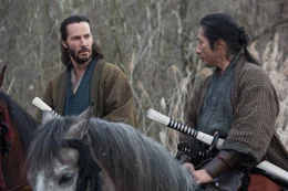 Einst wurde der Halb-Japaner Kai (Keanu Reeves, l.) von den Samurai versto&szlig;en, doch als ein rachs&uuml;chtiger F&uuml;rst an die Macht kommt, schlie&szlig;t der fruchtlose Krieger sich mit Oishi (Hiroyuki Sanada, r.) und den nun herrenlosen Ronin zusammen, um die Tyrannei des F&uuml;rsten Kira zu stoppen ...