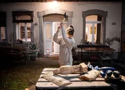 Seitentriebe SRF Serie Folge 6  Motiv 5 F&uuml;hlt sich hintergangen Vera Bommer (Nele)  Buch: G&uuml;zin Kar Regie: G&uuml;zin Kar, Markus Welter Produktion: Langfilm   Copyright: SRF/Nikkol Rot NO SALES NO ARCHIVES  Die Ver&ouml;ffentlichung im Zusammenhang mit Hinweisen auf die Programme von Schweizer Radio und Fernsehen ist honorarfrei  und muss mit dem Quellenhinweis erfolgen. Jede weitere Verwendung ist honorarpflichtig, insbesondere auch der Wiederverkauf. Das Copyright bleibt bei Media Relations SRF. Wir bitten um Belegexemplare. Bei missbr&auml;uchlicher Verwendung beh&auml;lt sich das Schweizer Radio und Fernsehen zivil- und strafrechtliche Schritte vor.