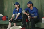 Lexie (Chyler Leigh, l.) kann ihre Eifersucht kaum verstecken als sie Mark mit einer neuen Frau sieht und Jackson (Jesse Williams, r.) merkt, dass sie Mark noch immer liebt ...