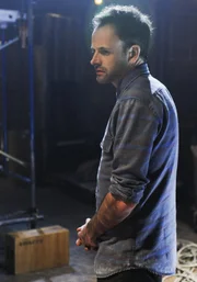 Sherlock Holmes (Jonny Lee Miller) wird zu einem Mordfall gerufen, bei dem nur eine riesige Blutlache auf dem Boden zur&uuml;ckgeblieben ist, jedoch keine Leiche. Sofort ist Holmes klar, wer der T&auml;ter sein muss ...