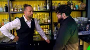 Mike ist &uuml;berzeugt, sich beim Probetag als Chefbarkeeper den Job zu sichern. Doch als ein j&uuml;ngerer Konkurrent gewinnt, trifft ihn die Begr&uuml;ndung des Chefs hart: Mike sei "zu alt f&uuml;rs Team". Der R&uuml;ckschlag kratzt tief an seinem Stolz.