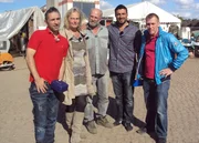 Tr&ouml;delprofi Mauro Corradino (li.), Stephanie, Lothar, Tr&ouml;delprofi S&uuml;kr&uuml; Pehlivan und Tr&ouml;delprofi Otto Schulte.