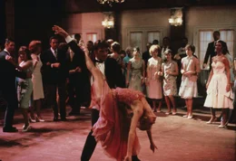 Mitte: Johnny (Patrick Swayze) und Baby (Jennifer Grey)