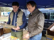 Antoine Richard merkt schnell, dass hier nicht nur sein Wissen als Tr&ouml;delexperte gefragt ist. Er versucht J&ouml;rg davon zu &uuml;berzeugen, dass man sich von alten Werbesendungen oder Kalendern aus dem Jahr 2002 getrost trennen kann...