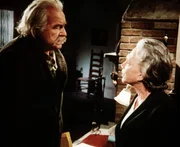 Zwischen Sam (Will Geer, l.) und Ester (Ellen Corby, r.) kommt es wegen des alten Whitley-Hauses zu einem heftigen Streit ...