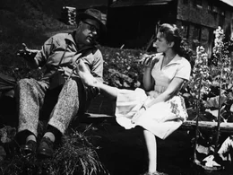 8. Wenn man das Wandern, wie Kiki (Christine Kaufmann), noch nicht so recht gewohnt ist, schmerzen die F&uuml;&szlig;e nat&uuml;rlich. Doch Gottlieb S&auml;nger (Heinz Erhardt) kann ihr fachm&auml;nnischen Rat erteilen.