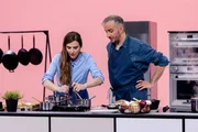 Jan B&ouml;hmermann mit Katrin Bauerfeind in der Sendung "B&ouml;hmi brutzelt".