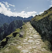 Durch Menschenhand entstandene Höhlen, unerklärliche Strukturen und Unterwasser-Fundstücke stellen die Forscher jedes Mal aufs Neue vor ein Rätsel. Ist es möglich, dass eine hochentwickelte Zivilisation vor tausenden von Jahren die Erde bevölkerte? Durch Menschenhand entstandene Höhlen, unerklärliche Strukturen und Unterwasser-Fundstücke stellen die Forscher jedes Mal aufs Neue vor ein Rätsel. Ist es möglich, dass eine hochentwickelte Zivilisation vor tausenden von Jahren die Erde bevölkerte?