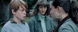 V.l.: Hans (Theodor Philip MacDonald), Agnes (Vivelill S&oslash;gaard Holm), Sofie (Maya Louise Skipper Gonzales)    +++ Die Verwendung des sendungsbezogenen Materials ist nur mit dem Hinweis und Verlinkung auf RTL+ gestattet. +++