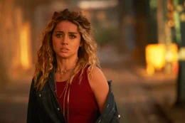 Sofia (Ana de Armas) versucht alles, um ihrem inhaftierten Mann zu helfen. Allerdings wei&szlig; sie nicht, wem sie trauen kann.