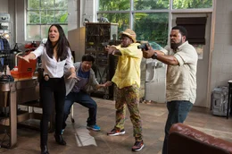 (v.l.n.r.) Maya (Olivia Munn); AJ (Ken Jeong); Ben Barber (Kevin Hart); James Payton (Ice Cube)