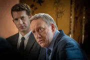 DCI John Barnaby (Neil Dudgeon, l.) und DS Jamie Winter (Nick Hendrix, l.) haben alle Hände voll zu tun, um die Mordserie bei den Shirewells zu beenden. DCI John Barnaby (Neil Dudgeon, l.) und DS Jamie Winter (Nick Hendrix, l.) haben alle Hände voll zu tun, um die Mordserie bei den Shirewells zu beenden.
