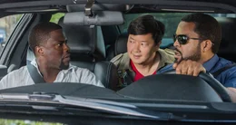 W&auml;hrend ihrer Ermittlungsarbeit m&uuml;ssen James Payton (Ice Cube, r.) und Ben Barber (Kevin Hart, l.) immer wieder auf das Wissen des Hackers AJ (Ken Jeong, M.) zur&uuml;ckgreifen.